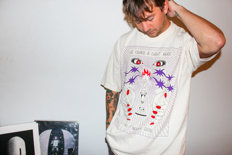 Light Peaking Tee in Creme